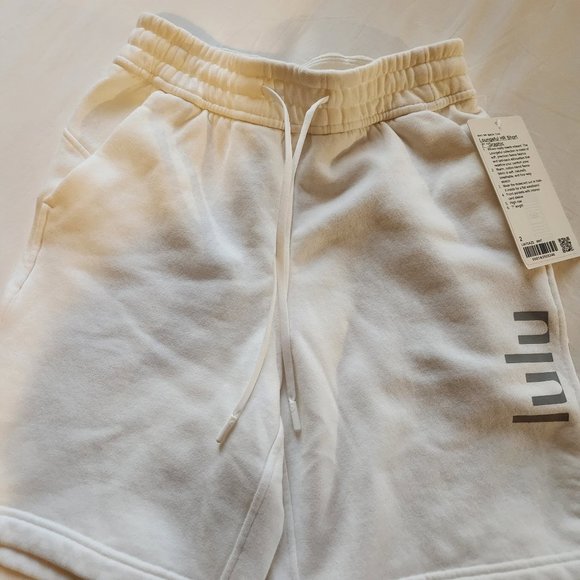 Lululemon Loungeful High-Rise Short 7" *Graphic - Picture 1 of 3